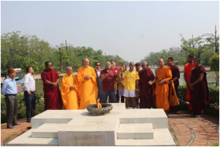 सगरमाथा आधार शिविरतर्फ पठाइयो ‘विश्व शान्ति दीप’   