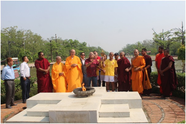सगरमाथा आधार शिविरतर्फ पठाइयो ‘विश्व शान्ति दीप’   