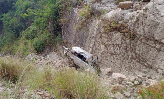 कान्ति लोकपथमा कार दुर्घटना हुँदा २ जनाको मृत्यु , एक घाइते   