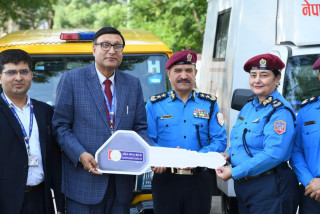 राष्ट्रिय बाणिज्य बैंक लिमिटेडद्वारा नेपाल प्रहरी अस्पताललाई दुई/ दुईवटा एम्बुलेन्स र शव वाहन हस्तान्तरण 