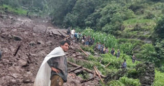 ताप्लेजुङ पहिरो अपडेटः घाइते बुबा छोरीको उद्धार   