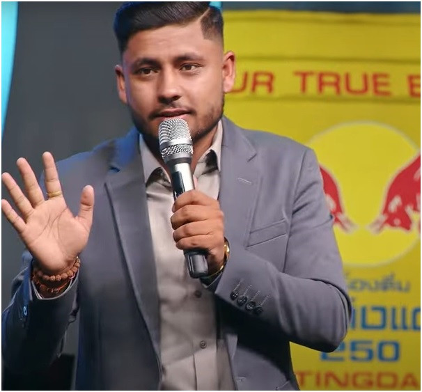 खनाललाई पछि पार्दै  ‘कमेडी च्याम्पियन ३’ को उपाधि खड्कालाई   