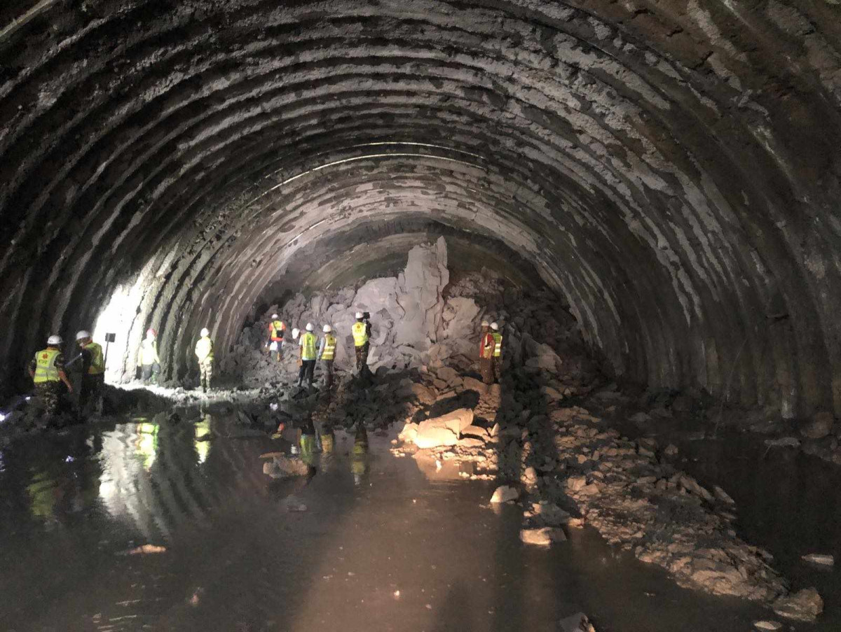 काठमाडौँ-तराई/मधेस द्रुतमार्गअन्तर्गत लेनडाँडाको सुरुङमार्ग छिचोलियो   