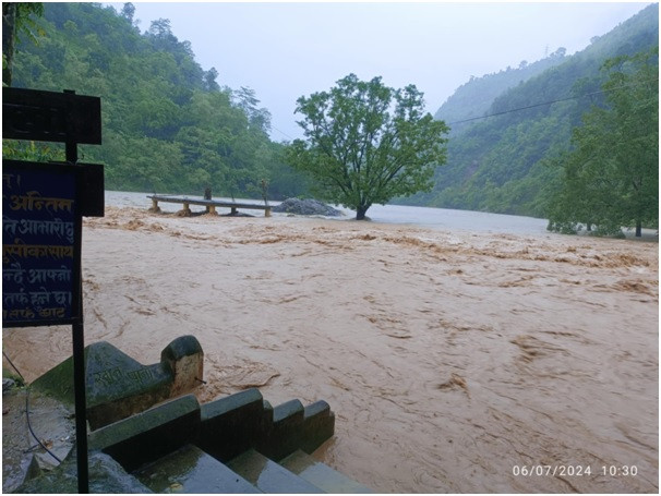   कालीगण्डकी र सेतीखोलामा जलसतह बढेपछि सेतीवेणी र शालिग्राम शिला डुबानमा    