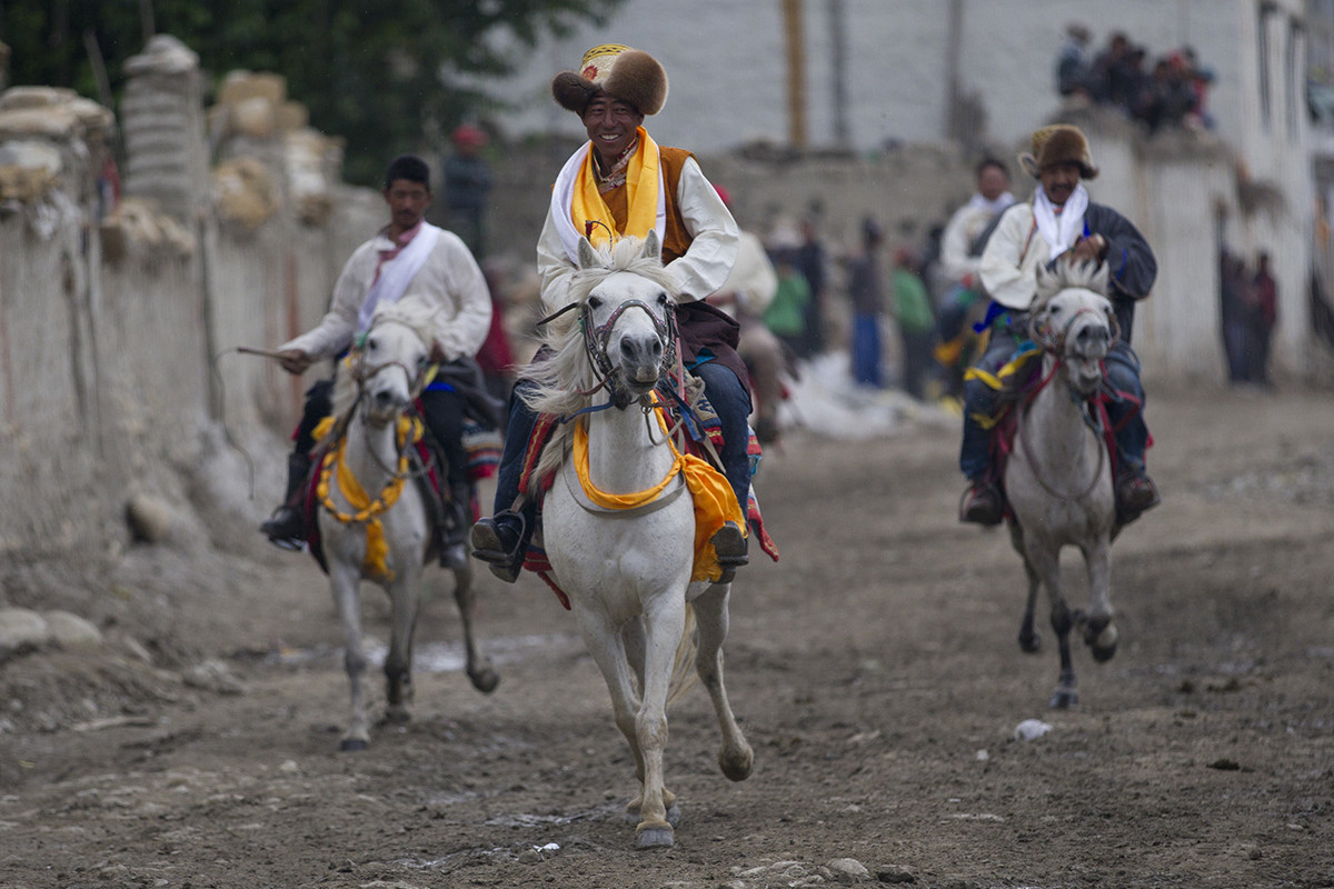 मध्यवर्षातमा  माथिल्लो मनाङमा यार्तुङको रौनक
