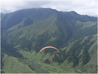 गुठीचौरमा प्याराग्लाइडिङ परीक्षण उडान   