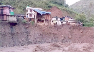      आठबीसकोट बाढी : पुरिएका तीन बालिकाको शव निकालियो, बेपत्ता एकको खोजी जारी   