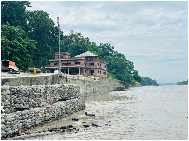 देवघाटमा बन्दै गरेको शवदाह गृह बाढीको जोखिममा 