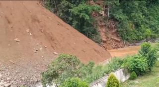 पहिराका कारण राष्ट्रिय राजमार्गका विभिन्न खण्ड अवरुद्ध   