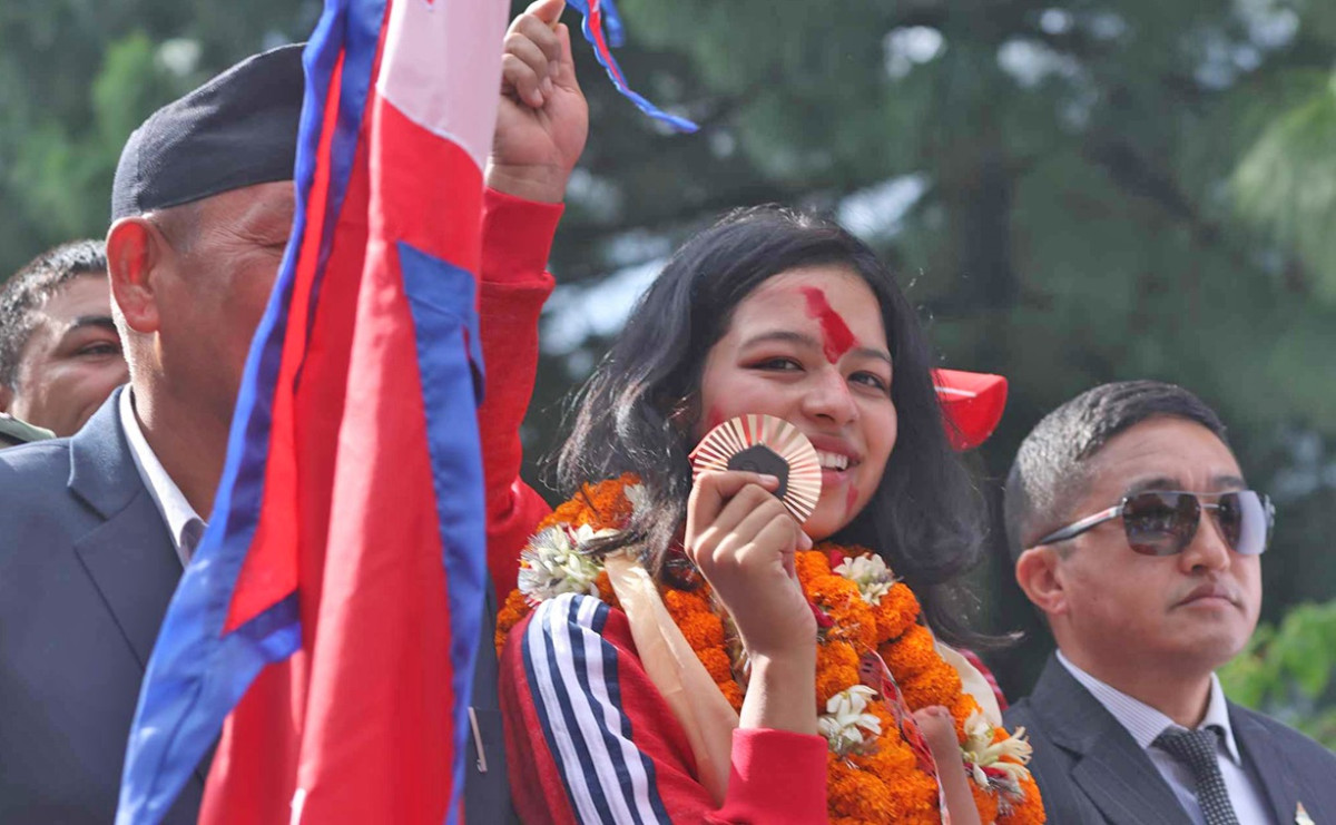 पारालिम्पिक्समा पदक विजेता तेक्कान्दो खेलाडी पलेशालाई भव्य स्वागत गर्दै नगरपरिक्रमा गराइयो , उनी भन्दछिन् ‘यो सफलता मेरो मात्र होइन ।  अब हामी गौरवका साथ भन्न सक्छौं हामीसँग पनि एउटा ओलम्पिक मेडल छ ।’