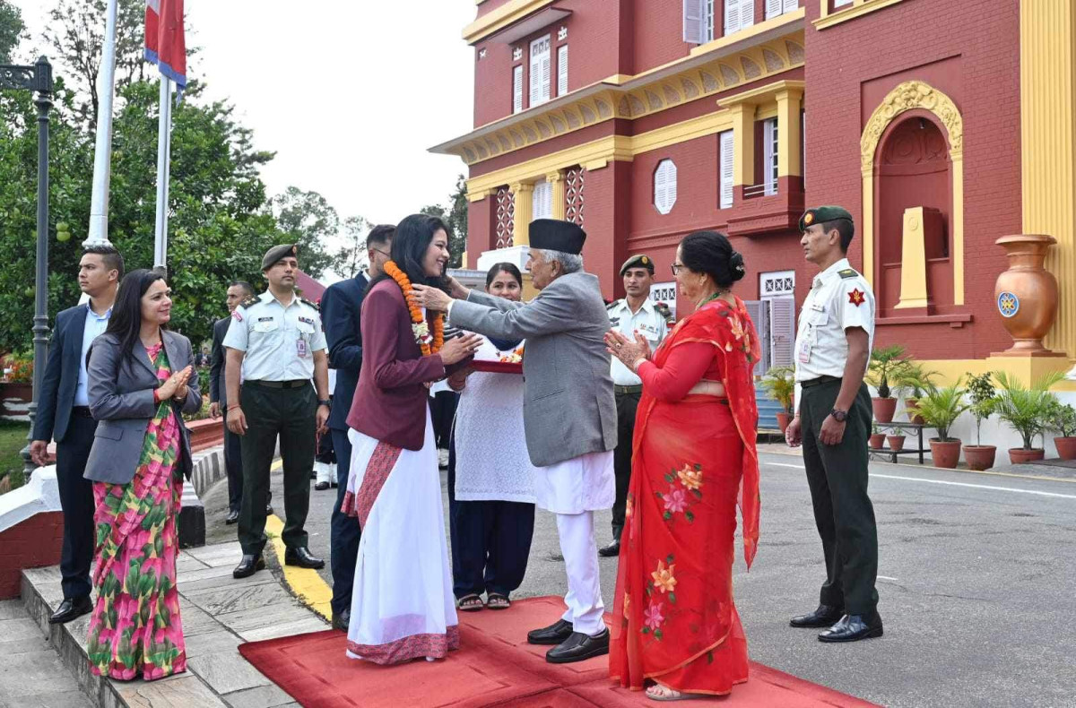 राष्ट्रपति पौडेलबाट पदक विजेता पलेशालाई सम्मान 