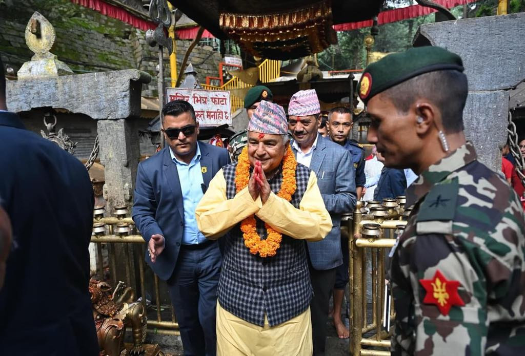 राष्ट्रपतिव्दारा दक्षिणकाली माताकाे पूजा अर्चना