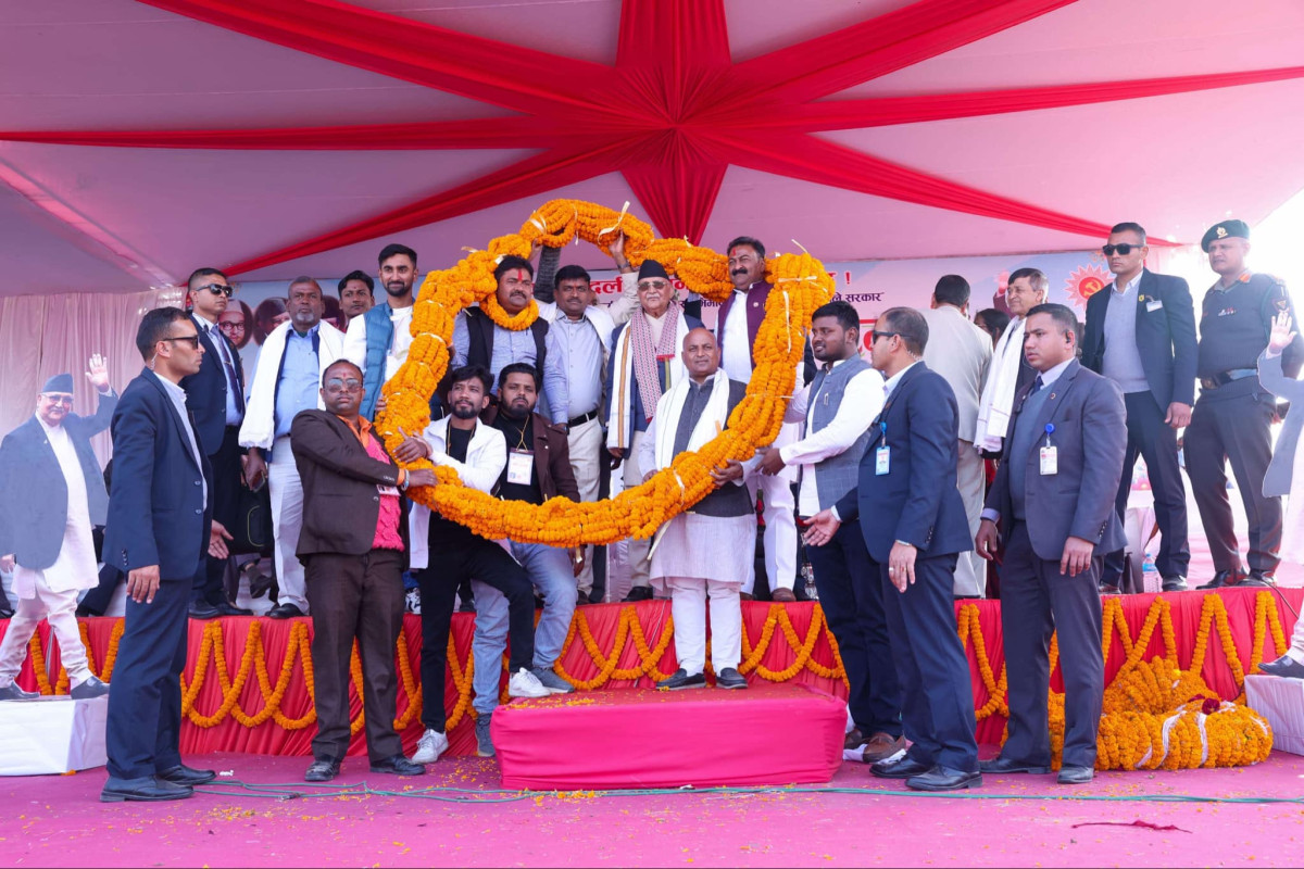 प्रधानमन्त्रीलाई १ सय ८० किलोको मालाले नागरिक अभिनन्दन