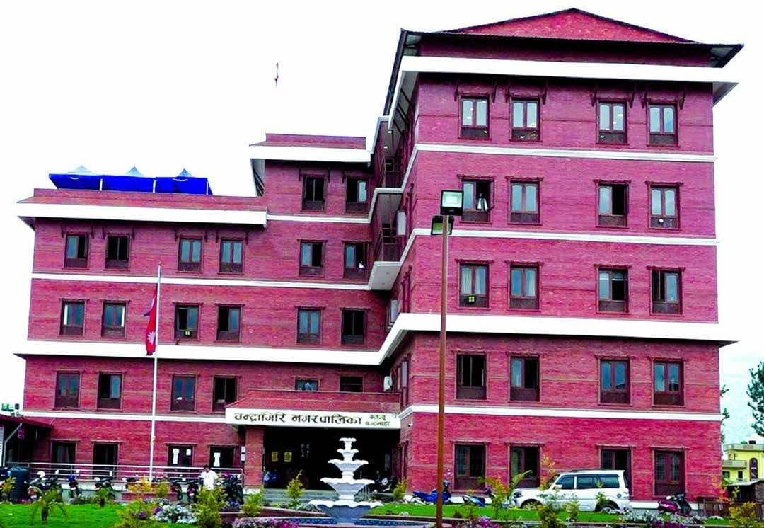 फागुन ७ गते पनि नियमित    खोप अभियान जारी रहन्छ तर फागुन २१ गतेका सट्टामा फागुन २२ गते खोप लगाइने छ :  चन्द्रागिरि नगरपालिका,जनस्वास्थ्य शाखा