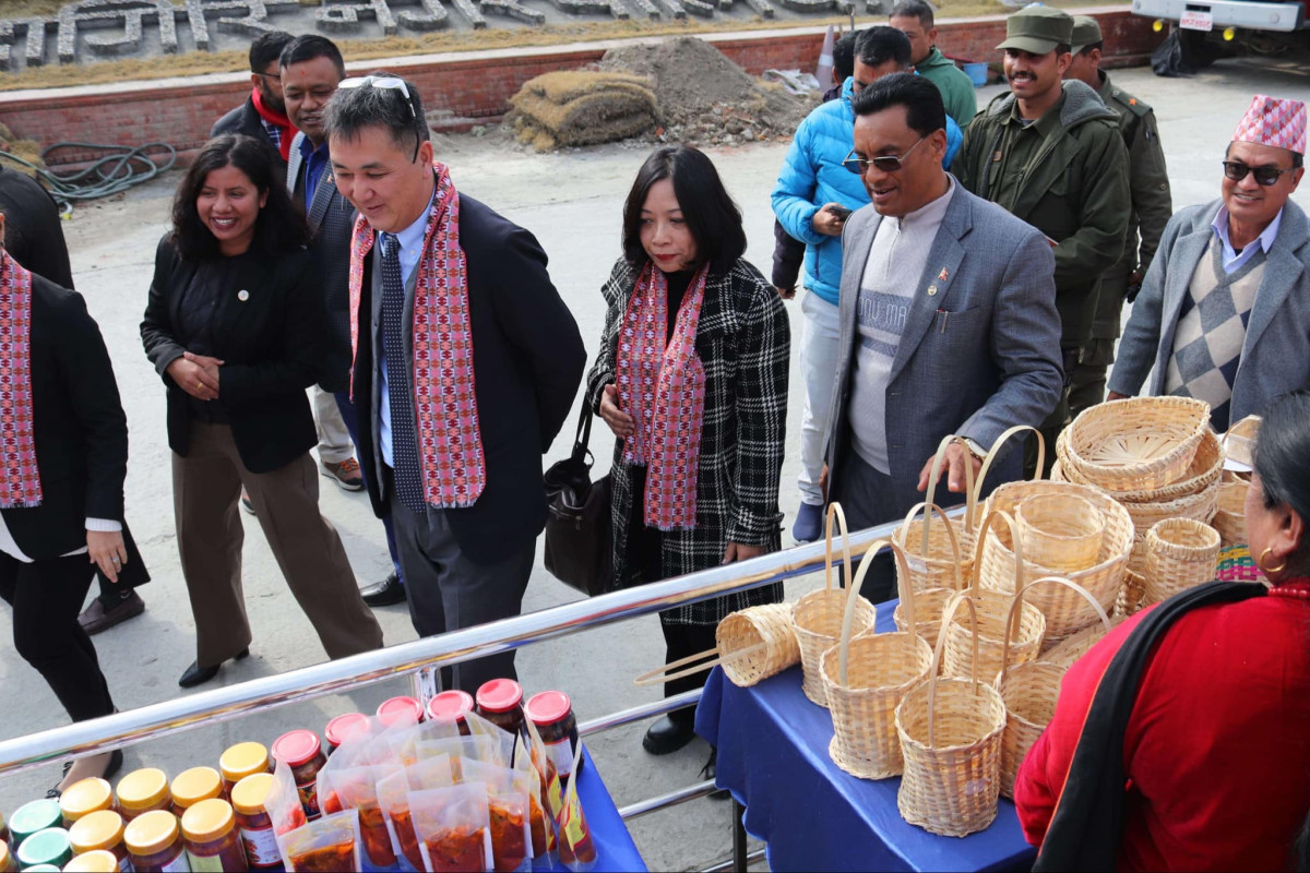चन्द्रागिरि नगरपालिकाको प्राङगणमा   पुस २८ गते विहान ९वजेदेखि साँझ ५ वजेसम्म  सहरी हाटबजार लाग्ने