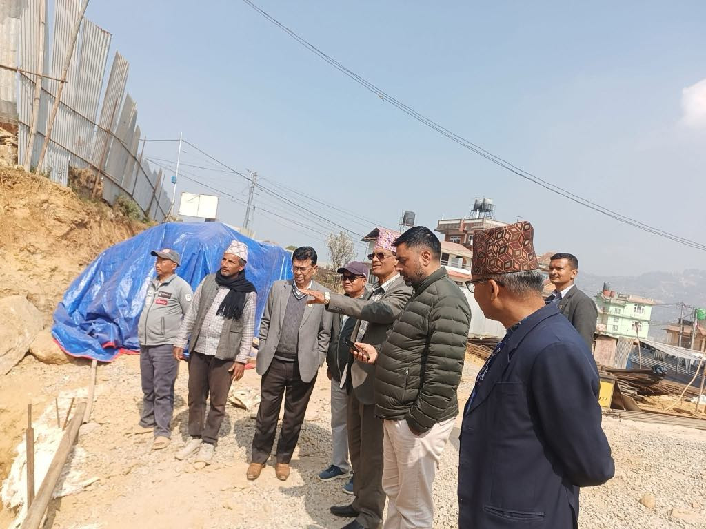 बागमती प्रदेशका पूर्व मुख्यमन्त्री एवम् सांसद  पाण्डेव्दारा निर्माणाधीन थानकोट अस्पताल निरीक्षण