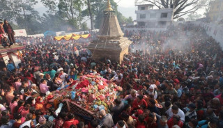 आज  आमाको मुख हेर्ने पर्व , मातातीर्थ कुण्डमा भक्तजनको घुइँचो : चन्द्रागिरि  नगरभित्र सार्वजनिक बिदा