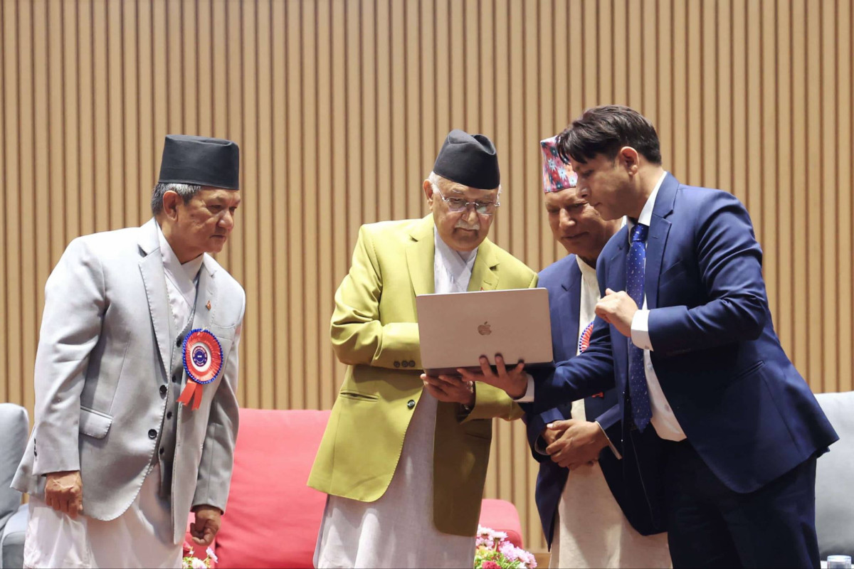 एक लाइन टेलिफोन पाउन मन्त्रीको तोक लगाउनुपर्ने अवस्थाबाट हामी धेरै अघि बढिसकेका छौँ  प्रधानमन्त्री