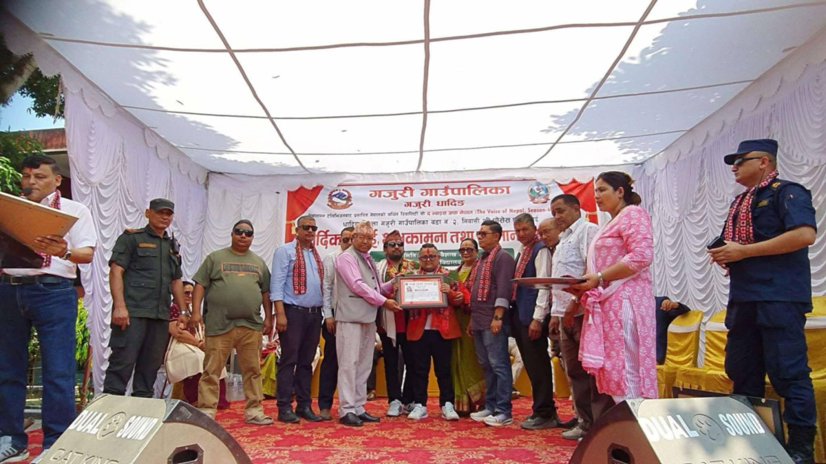 गजुरी गाउँपालिकाबाट द भ्वाइस अफ नेपाल’ का विजेता प्रोसेस पाण्डे सम्मानित