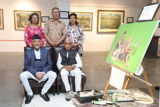 प्रधानमन्त्रीद्वारा शर्माको चित्रकला प्रदर्शनी अवलोकन