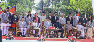 प्रधानमन्त्रीसहित नवनियुक्त मन्त्रीको शपथ