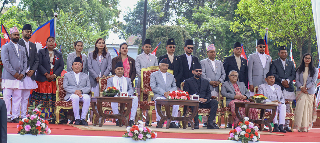 प्रधानमन्त्रीसहित नवनियुक्त मन्त्रीको शपथ