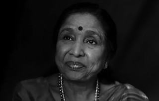रहीनन् महान् गायिका आशा भोसले