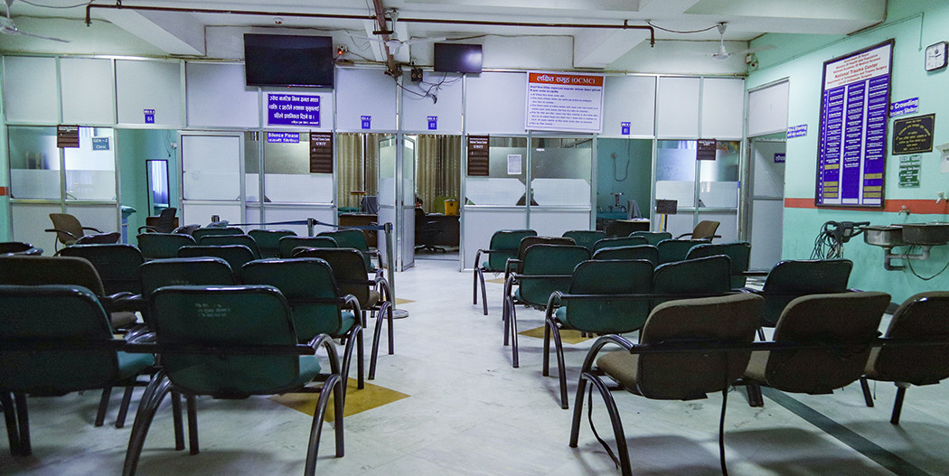 सरकारी अस्पतालमा आकस्मिक बाहेकका सेवा बन्द