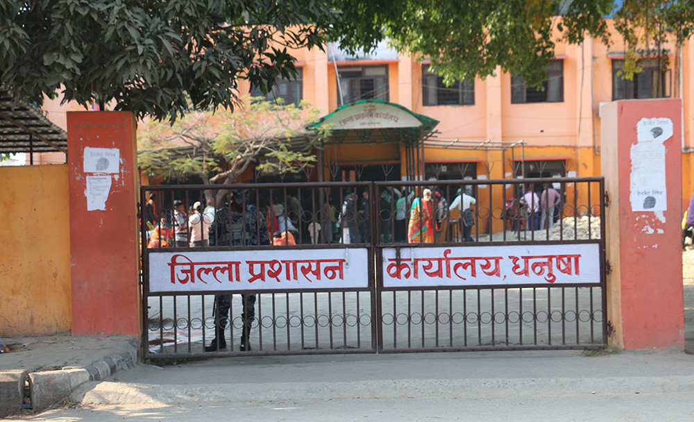 धनुषा र  सिरहाको गोलबजारमा अनिश्चितकालीन कर्फ्यु