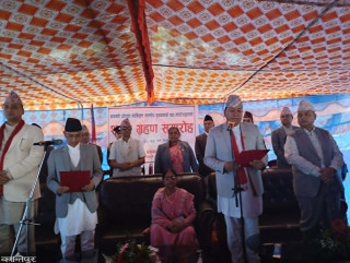 मुख्यमन्त्री थापाद्वारा पद तथा गोपनीयताको शपथ ग्रहण: ७ सदस्यीय मन्त्रीपरिषद् गठन