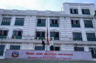 अकल्पनीय  बाढीका कारण मृत्युवरण गर्ने व्यक्तिहरूको सम्मानमा  राष्ट्रिय शोक
