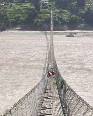 झोलुंगे पुलहरूको मर्मत जारी