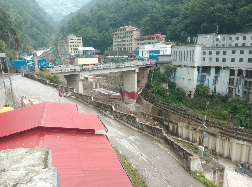 तीन दिन तातोपानी नाका सञ्चालन हुने  :कार्गो ट्रकलाई मात्र आवतजावत गर्न अनुमति